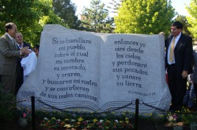 Imagen:Monumento a la Biblia | Tomé al Día