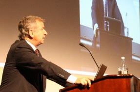 Imagen:Felipe Larraín | M. de Hacienda