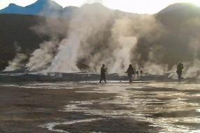 Imagen:Géiseres del Tatio | Wikipedia