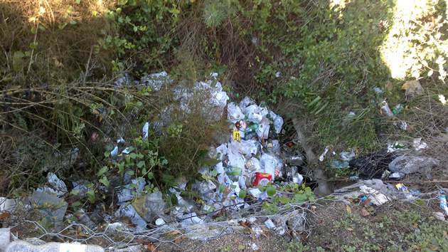 Canal colapsado con basura en Collao | Rómulo Bustos