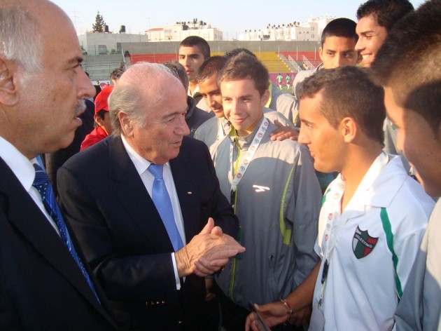 Blatter en diálogo con los jugadores