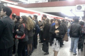Imagen:Metro Baquedano | Por Gary Hermosilla