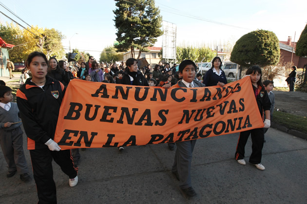 Escolares marchan por Coyhaique | Rodrigo Aguilera