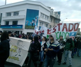 En Punta Arenas se realizaron manifestaciones pacíficas por mejoras estudiantiles En Punta Arenas se realizaron manifestaciones pacíficas por mejoras estudiantiles