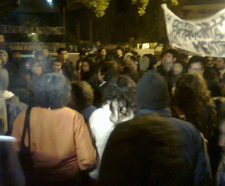 Protestan pacíficamente en Talca tras aprobación de proyecto HidroAysén Protestan pacíficamente en Talca tras aprobación de proyecto HidroAysén