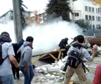 Estudiantes de Concepción imitan a 'Corazón Valiente' para enfrentarse a Carabineros Estudiantes de Concepción imitan a 'Corazón Valiente' para enfrentarse a Carabineros
