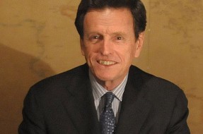 Imagen:Carlos Larraín | Wikipedia