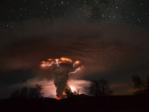 Erupción Nocturna | Ricardo Mohr R