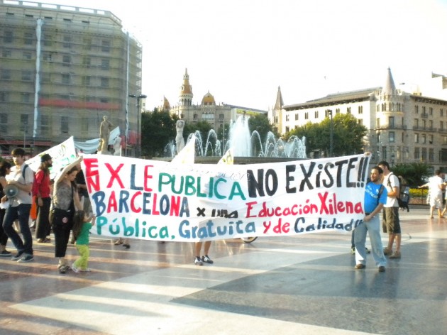 Manifestación en Barcelona por la educación en Chile