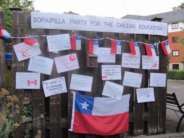 Sopaipillas por la educacion chilena en Manchester | Paulette Dougnac
