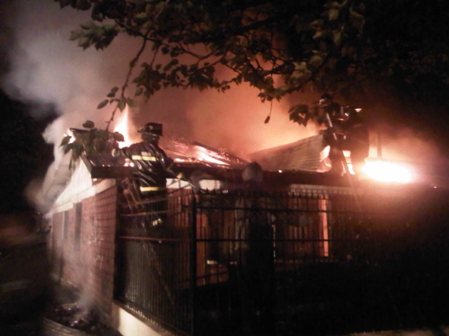 Incendio consumió 2 viviendas esta madrugada en La Florida  | Paulo Arenas