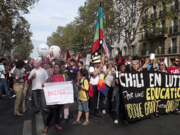 Manifestacion de profesores y estudiantes franceses por la educacion en Francia y solidarios con los estudiantes chilenos | Bahamonde