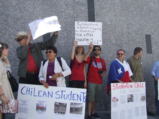 Chilenos apoyan a movimiento estudiantil desde Brisbane en Australia | Marcela Cornejo