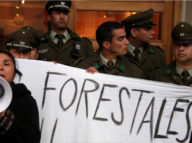 Mapuches llegan a Concepción para "funar" a empresas forestales | Joaquín Altamirano