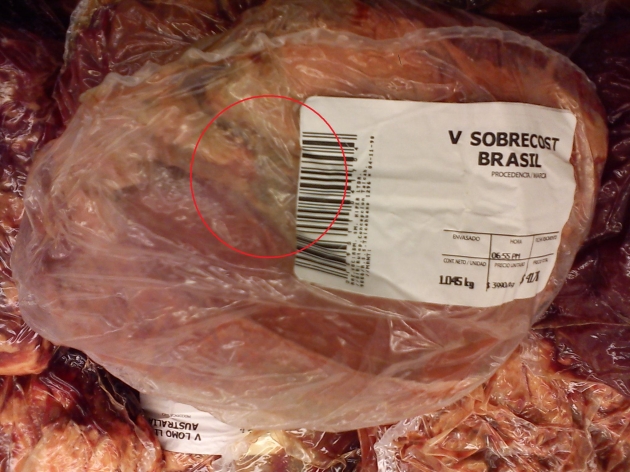 Supermercado Lider Bío-Bío vende carne en descomposición. | Pablo Concha