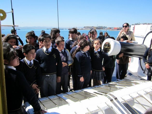 Niños conocen Huascar y Esmeralda | Comunicado de Prensa