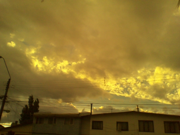 Cielo Amarillo en Puerto Montt, por los Incendios Forestales | Néstor Maldonado
