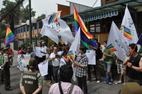 Imagen:Protesta contra UDI | Movilh