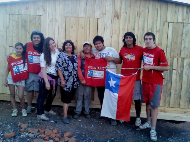 Entrega de vivienda de emergencia en Quillon | Gerardo Elgorriaga