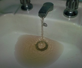 Sufriendo con el agua “potable” de Cañete