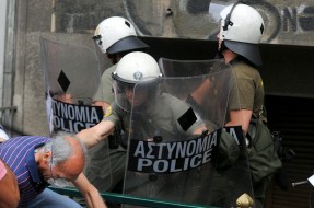 Imagen:Protestas en Grecia | Wikimedia Commons