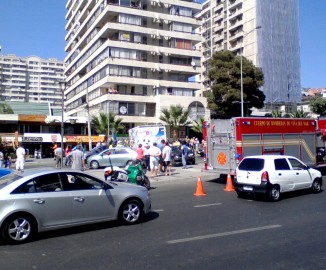 2 lesionados deja colisión múltiple en avenida Álvarez de Viña del Mar