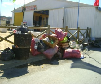 ‘Viva Dichato!’: Malos olores, basura y contaminación marcan pauta en nuevos juegos infantiles