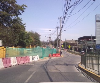 Denuncian trabajos de colector de aguas lluvia frente a colegio a 2 semanas de inicio de clases