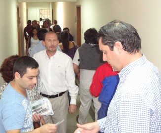 Público se agolpa por entradas para Viva Dichato 2012 a la espera de Américo y los Enanitos Verdes