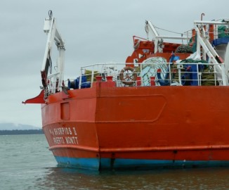 Denuncian que barcos roban gran cantidad de hielo milenario desde glaciar San Rafael