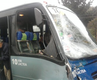 Choque entre taxibuses causó gran congestión vehícular en sector Villuco de Chiguayante