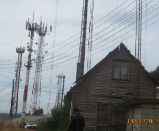 Sigue conflicto por décima antena celular en cerro penquista: Denuncian agresión a vecina opositora
