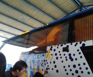 Lanzan “proyectil” que impacta en vidrio de bus que iba llegando a Antofagasta