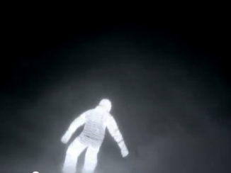 Esquiador “fantasma”: snowboarder logra espectacular efecto tras vestirse con traje de LEDs Esquiador “fantasma”: snowboarder logra espectacular efecto tras vestirse con traje de LEDs