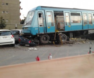 Comienza operativo para retirar vagón de Metro que impactó en condominio el pasado miércoles