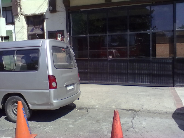 Vehículo Municipal obstruyendo salida de Bomberos | Boris Rodríguez
