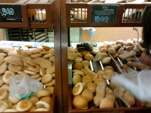 guantes de carga sobre el pan a la venta | Carlos Pacheco