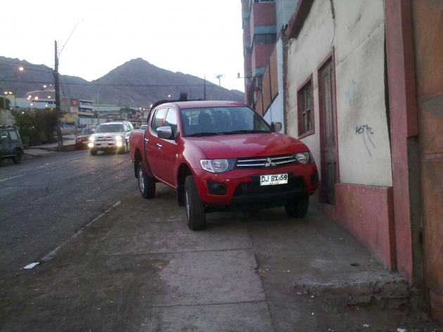 Denuncian a automovilista que pone en riesgo a peatones de calle 21 de Mayo en Antofagasta | Lilian Flores Benavides