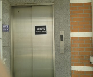 En mantención: ascensores de pasarela próxima a Mall Plaza Trébol llevan más de un mes sin funcionar