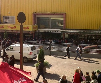 Clientes repletaron locales de comida rápida en el ‘Día del completo’ en Concepción