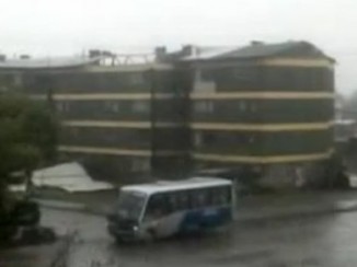 Video capta impresionante voladura de techo en edificio de Hualpén que dejó 24 familias damnificadas Video capta impresionante voladura de techo en edificio de Hualpén que dejó 24 familias damnificadas