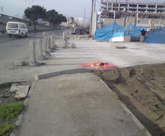 Usuario de ciclovía denuncia corte del camino en construcción de mall en costanera del Río Bío-Bío