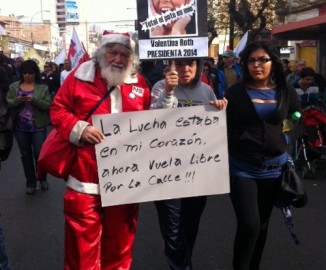 Vale Roth presidenta 2014: Ingenioso cartel muestra descontento social en marcha del 21 de mayo