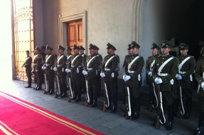 Imagen:Guardia de Palacio | Néstor Aburto (RBB)