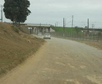 Vecinos de Talcahuano piden paso de máquina niveladora por calle provisoria en sector Perales