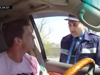 Conductores rusos se llevan sorpresa: trataban de engañar a policía fingiendo hablar inglés