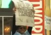 Carlos Tevez burlándose de Alex Ferguson (YouTube)