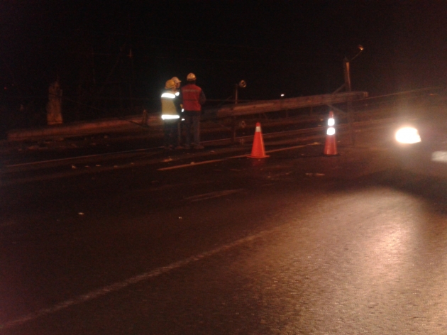 Poste derribado | Gerardo Rivas Poste derribado | Gerardo Rivas