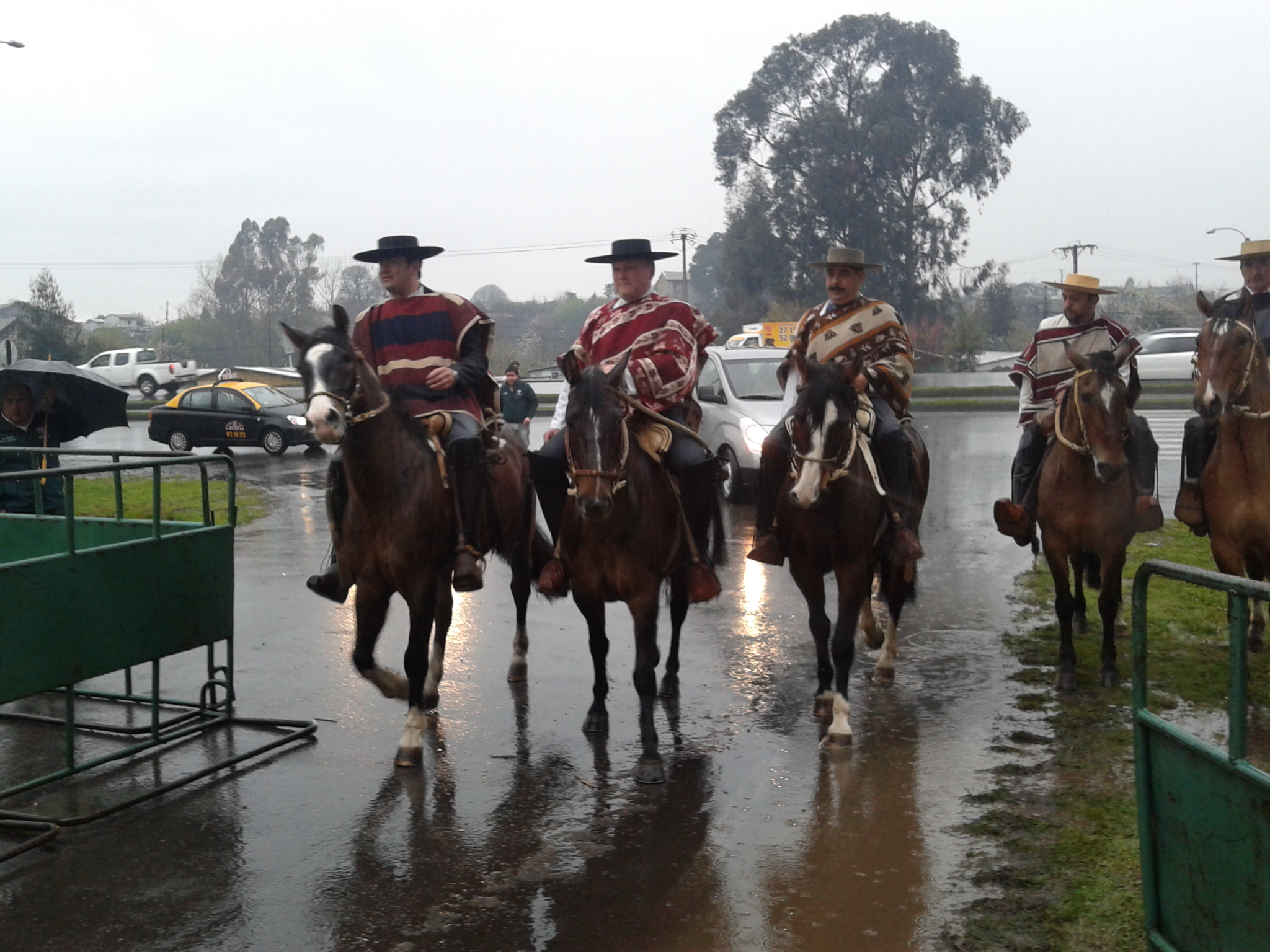 Autoridades Inauguran Fondas Y Ramadas Para Fiestas Patrias En La