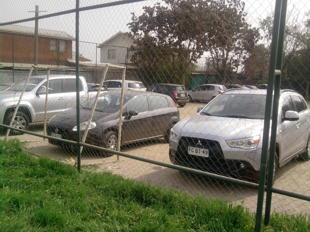 usan cancha como estacionamiento | Neftali Lorca